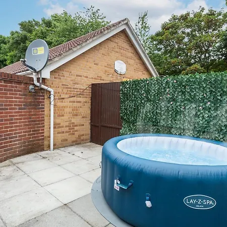 Modern House 2 Parking - Hot Tub & Arcade * Bristol