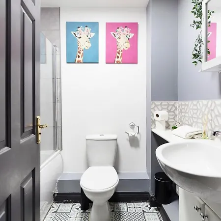 Modern House 2 Parking - Hot Tub & Arcade * Bristol